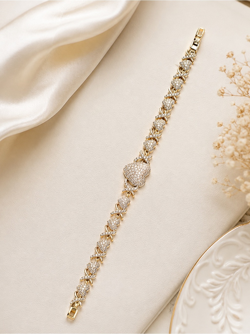Gold Heart Pavé Bracelet - Women Jewelry